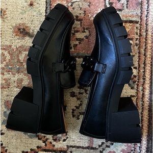 Brand new. Never used

Size 7.5

Shoe box has wear